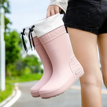 Fashion Mid Calf Moteriški lietaus batai Žieminiai lauko sutirštinimai Šilti neslystantys moteriški žygio batai PVC Neperšlampami moteriški vandens batai