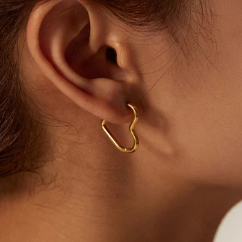 Mada Minimalistinė aukso spalva Nerūdijančio plieno širdies auskarai moterims Mergaitė Paprastas punk lanko auskarai Pradurti korėjietiški papuošalai