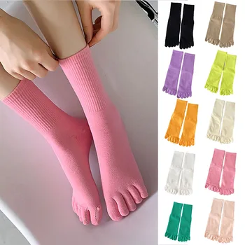 Saldainių spalvos medvilninės penkių pirštų kojinės Moteriškos vidurinio vamzdelio kojinės Prakaitą sugeriančios kvėpuojančios kasdienės kojinės su pirštais Harajuku